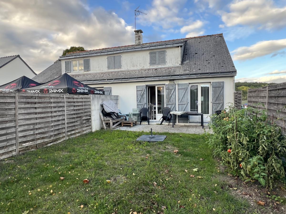 Maison d'habitation divisée en deux appartements