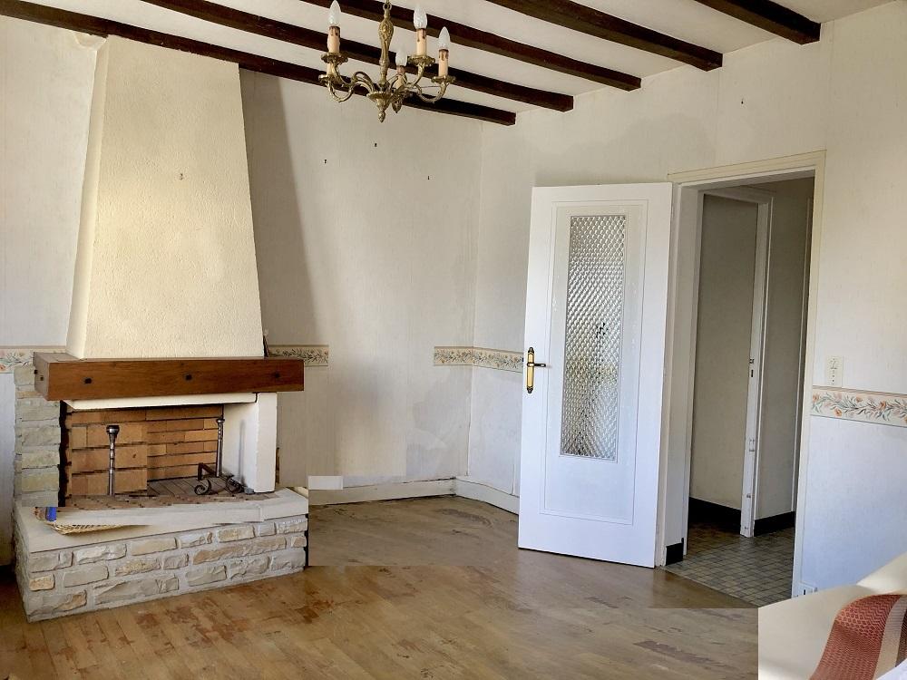 MALICORNE SUR SARTHE : Maison de bourg avec garage et jardinet