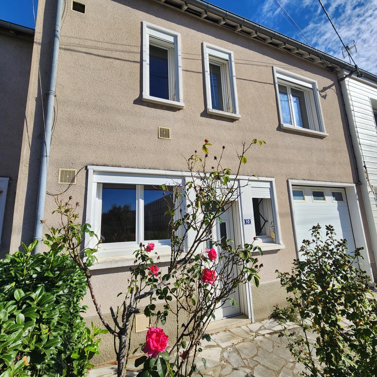 Le Mans, quartier Madeleine : maison de famille avec garage, jardinet et cave