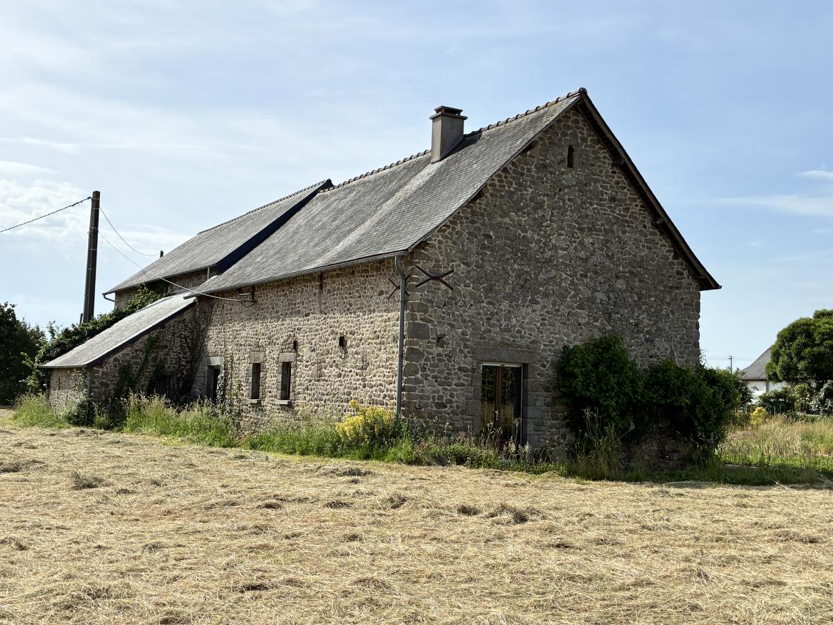LA BAZOGE MONTPINCON Maison