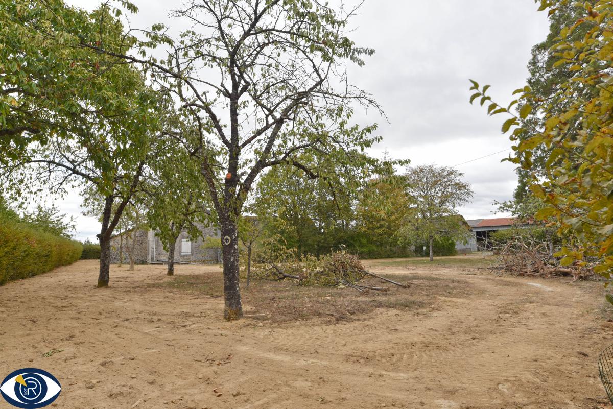 Terrain à bâtir en zone UB-2 hors lotissement de 1 111 m² libre constructeur.