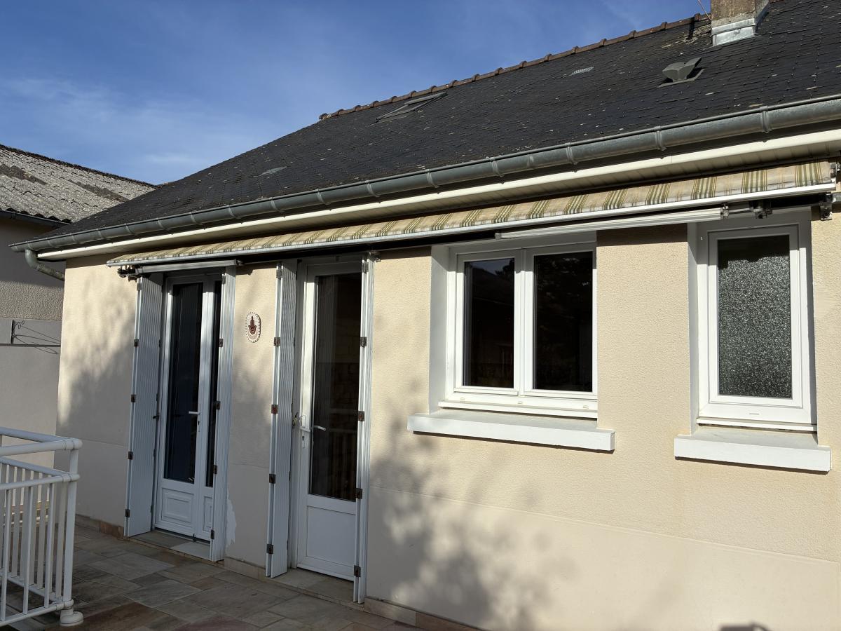MONTSURS - Maison