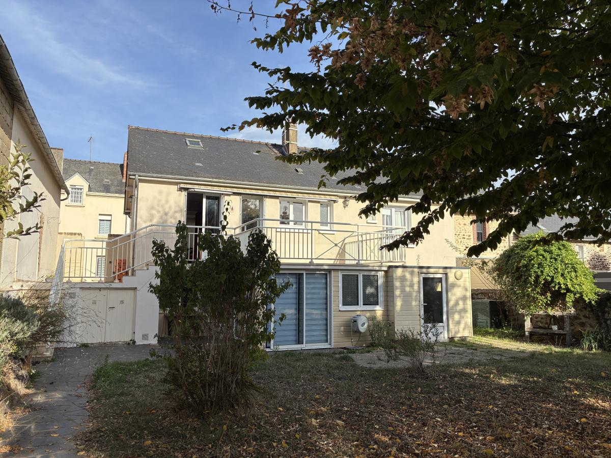 MONTSURS - Maison