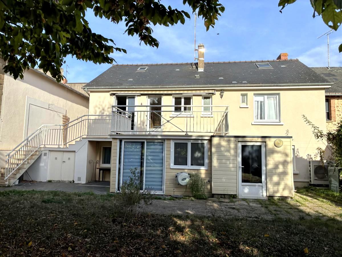 MONTSURS - Maison