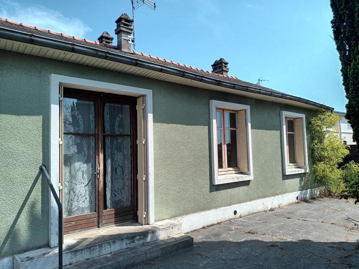 Ensemble immobilier avec maison 3 chambres et local commercial loué !