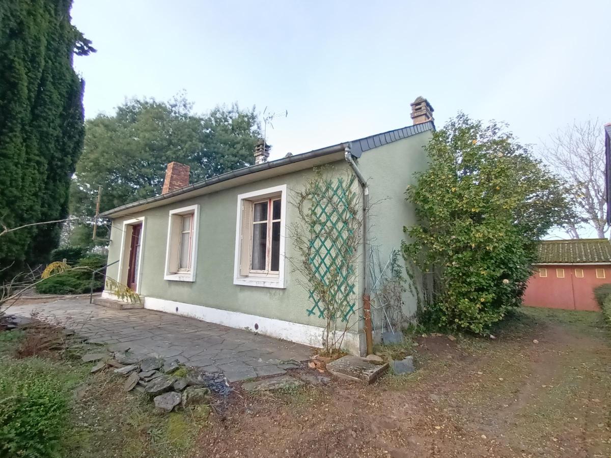 Ensemble immobilier avec maison 3 chambres et local commercial loué !