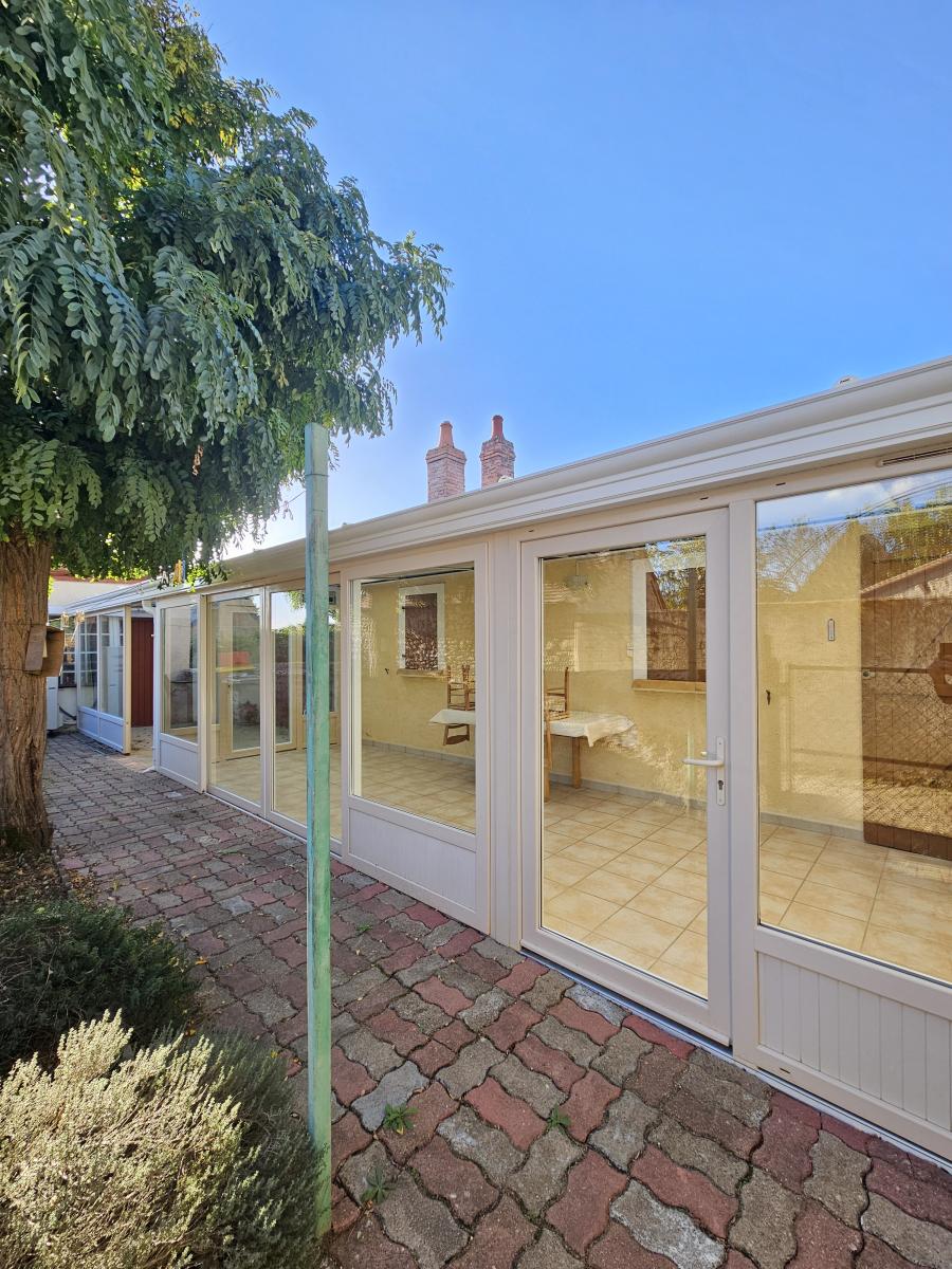 Maison ancienne de plain-pied avec jardin