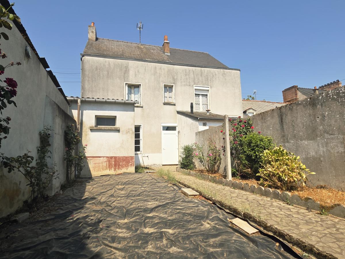 Ensemble immobilier comprenant deux maisons accolées, proche centre ville de CHÂTEAU-GONTIER.