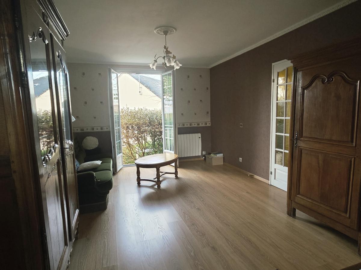 Maison individuelle 89m² habitables - trois chambres - située à Château-Gontier
