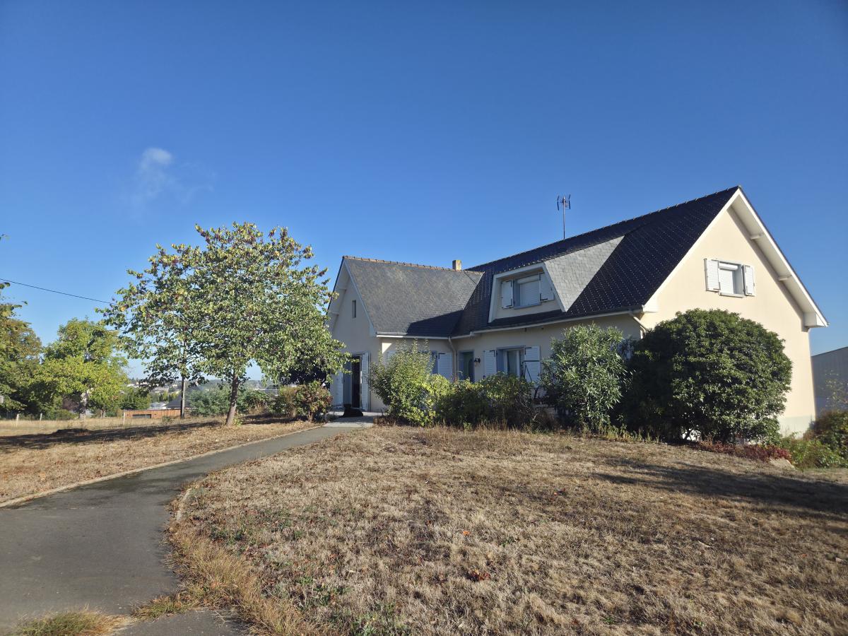 Maison individuelle avec accès de plain-pied, 143 m2 habitables, 5 chambres, sur terrain de 3.663 m2