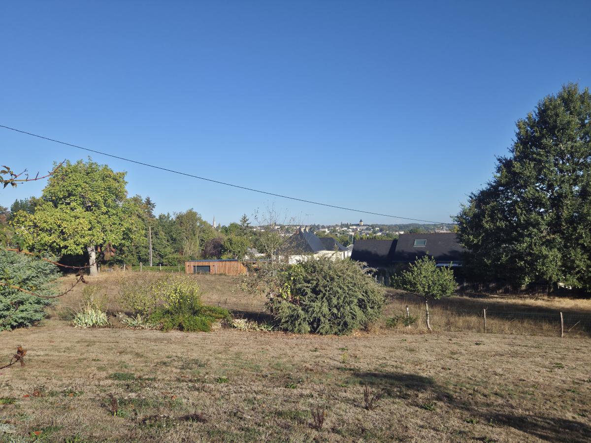 Maison individuelle avec accès de plain-pied, 143 m2 habitables, 5 chambres, sur terrain de 3.663 m2