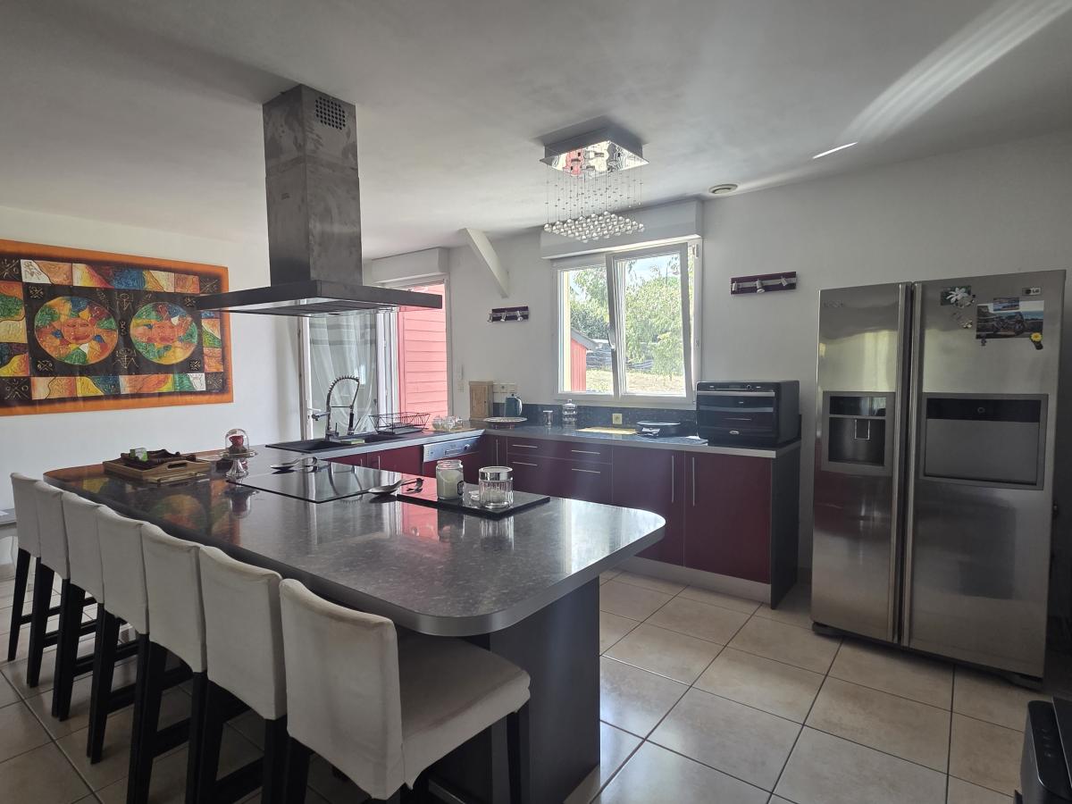 Maison individuelle plain pied 136m² habitables, quatre chambres sur terrain de 1078m²