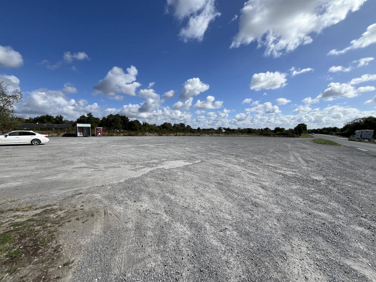 Ensemble immobilier local commercial et habitation