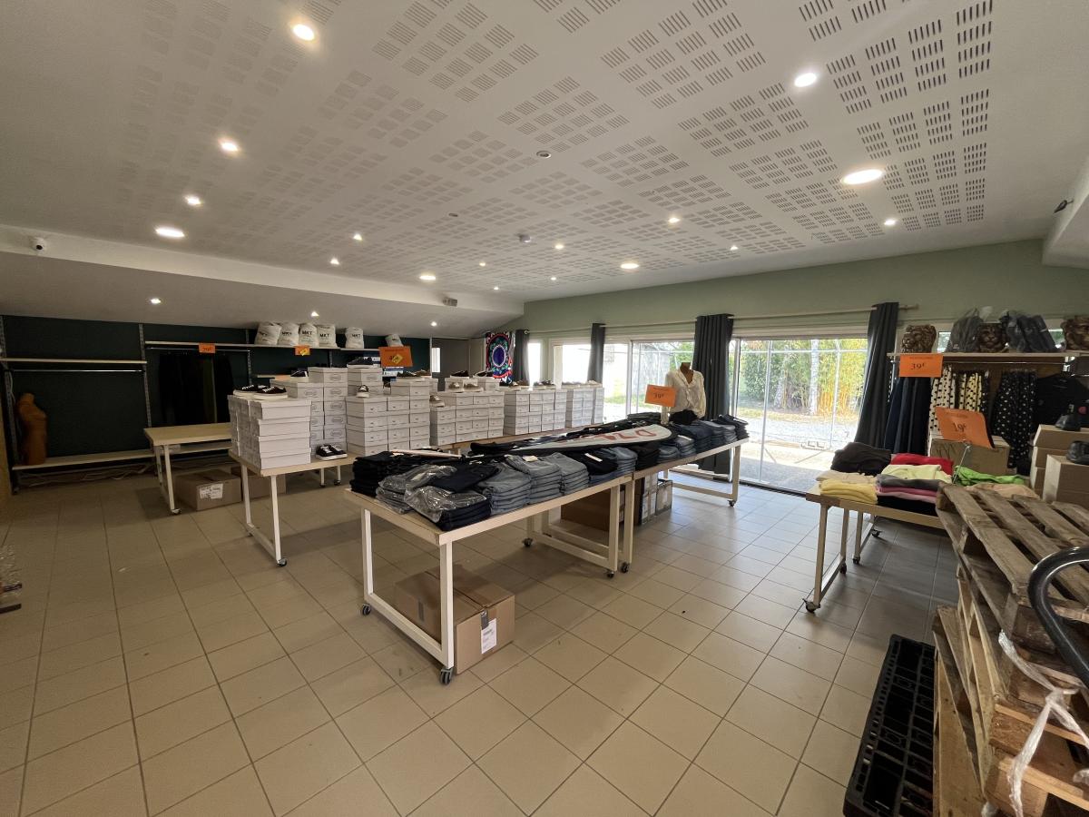 Ensemble immobilier local commercial et habitation
