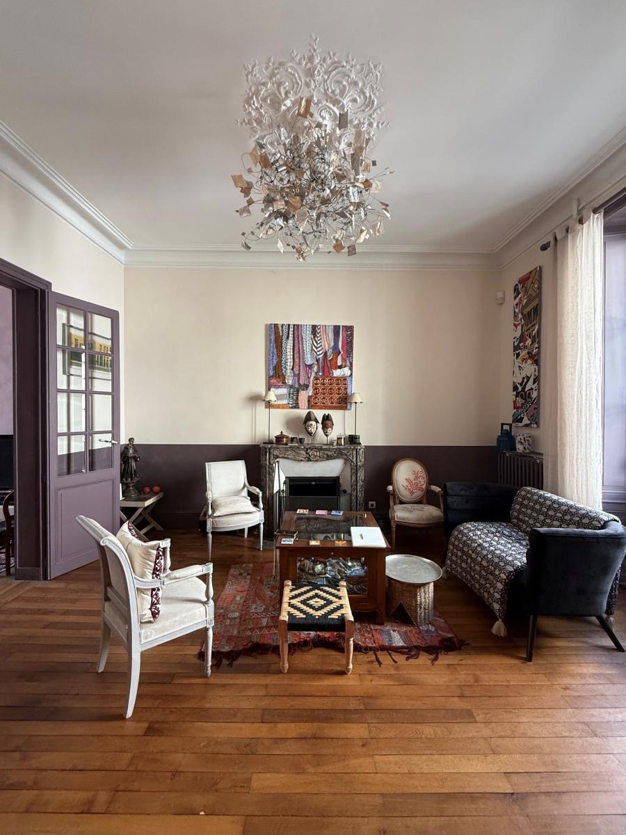ANGERS PLACE DU LYCEE MAISON ANGEVINE 6 CH + BUREAU AVEC JARDIN ET PARKING