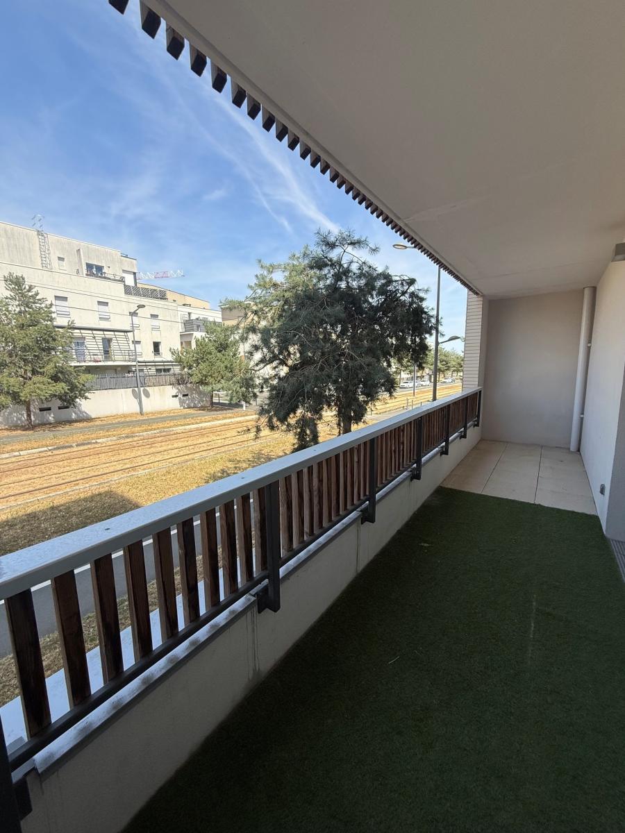 ANGERS HAUTS DE ST AUBIN APPARTEMENT DE TYPE 2 AVEC BALCON