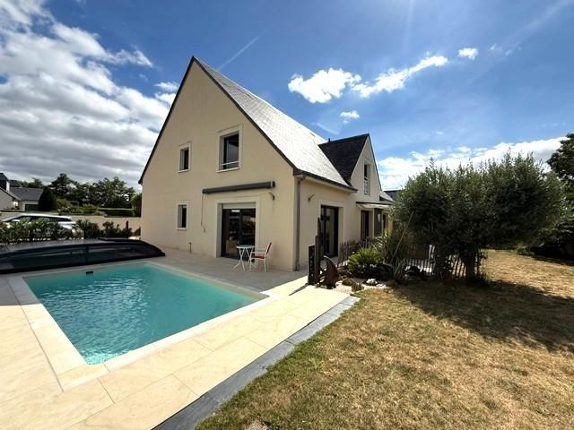BOUCHEMAINE/PRUNIERS MAISON CONTEMPORAINE EN PARFAIT ETAT AVEC 5 CH JARDIN ET PISCINE AU CALME