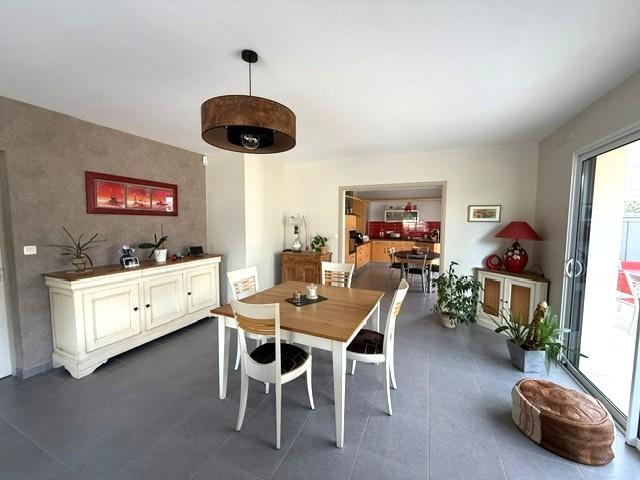 BOUCHEMAINE/PRUNIERS MAISON CONTEMPORAINE EN PARFAIT ETAT AVEC 5 CH JARDIN ET PISCINE AU CALME