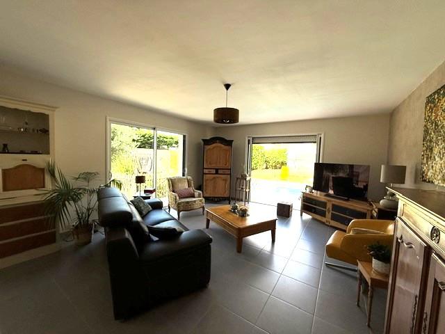 BOUCHEMAINE/PRUNIERS MAISON CONTEMPORAINE EN PARFAIT ETAT AVEC 5 CH JARDIN ET PISCINE AU CALME