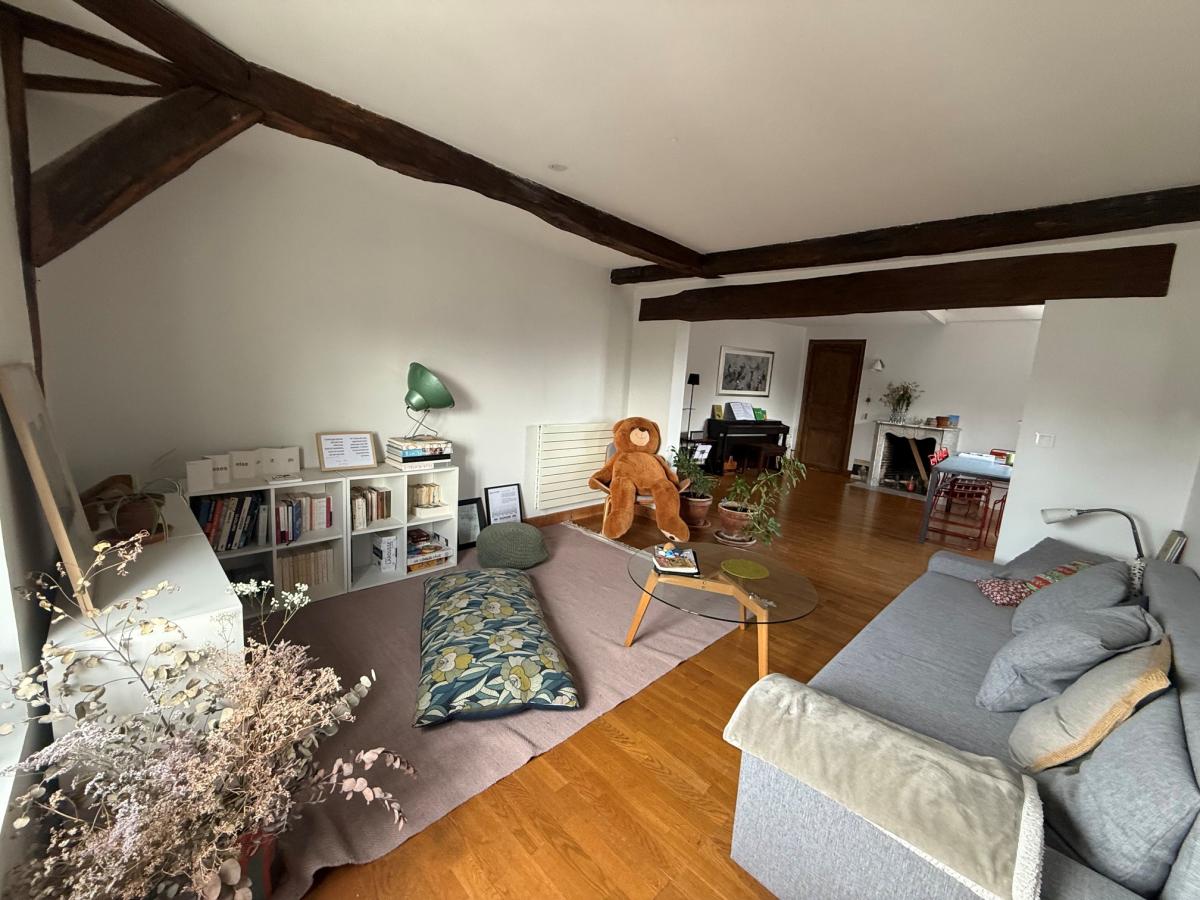 ANGERS VISITATION/GARE T4 AU DERNIER ETAGE D'UNE PETITE COPROPRIETE