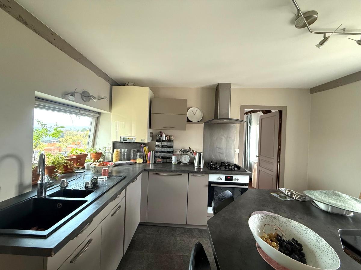 ANGERS VISITATION/GARE T4 AU DERNIER ETAGE D'UNE PETITE COPROPRIETE