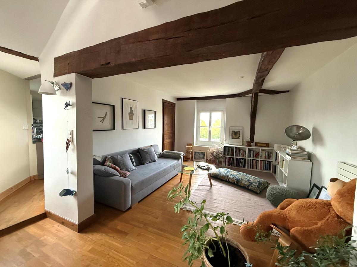ANGERS VISITATION/GARE T4 AU DERNIER ETAGE D'UNE PETITE COPROPRIETE