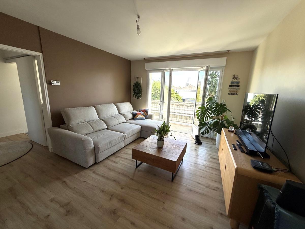 LES PONTS DE CE PROXIMITE JUSTICES MAISON EN PARFAIT ETAT AVEC JARDIN ET GARAGE