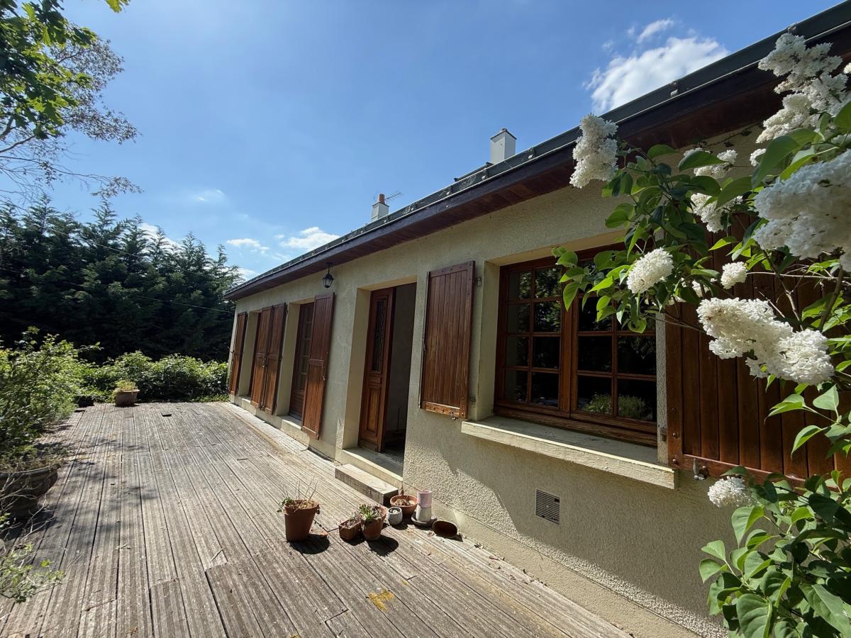 VERRIERES EN ANJOU MAISON TRADITIONNELLE AVEC SOUS-SOL TOTAL ET GRAND TERRAIN AU CALME