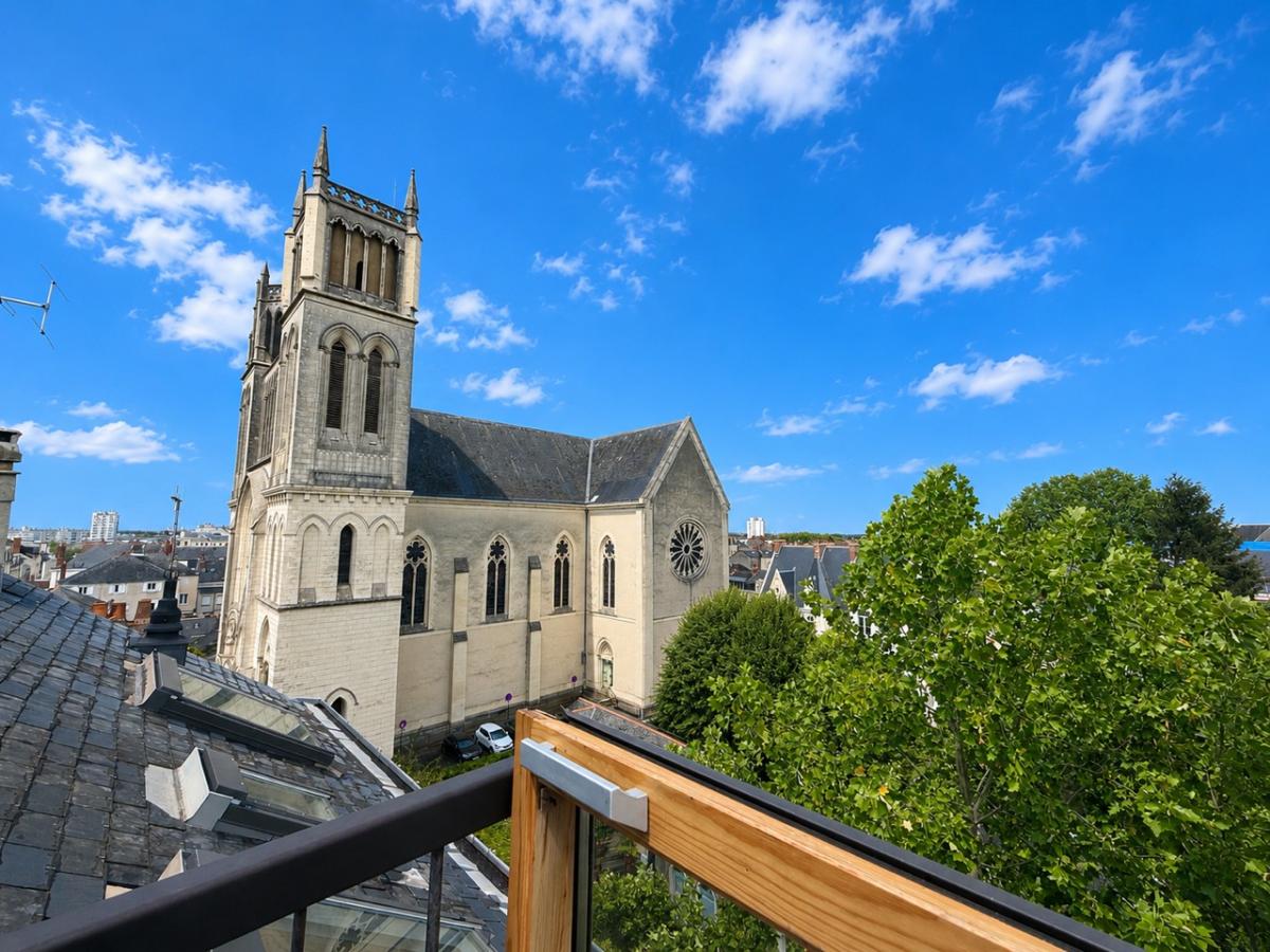 ANGERS PLACE DU LYCEE APPARTEMENT EN DUPLEX DE PLUS DE 205 M² AVEC CAVE, GRENIER ET GARAGE