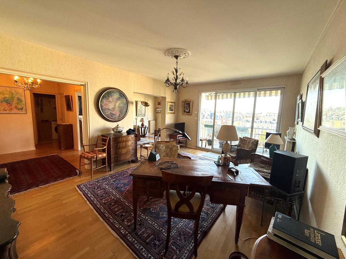 ANGERS LOUIS GAIN APPARTEMENT DE TYPE 5 AVEC GRAND BALCON FILANT, PARKING ET CAVE