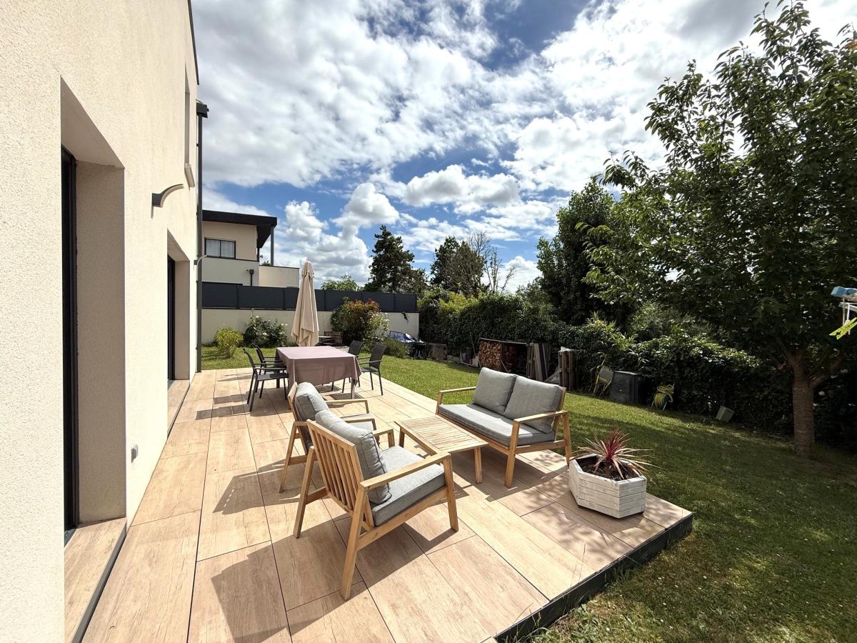 MURS-ERIGNE AU CALME MAISON 4 CH AVEC GARAGE ET JARDIN