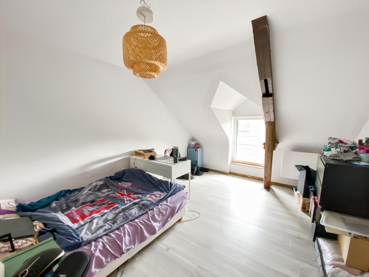 A VENDRE - MAISON EN PIERRES AVEC JARDIN - DOMPIERRE