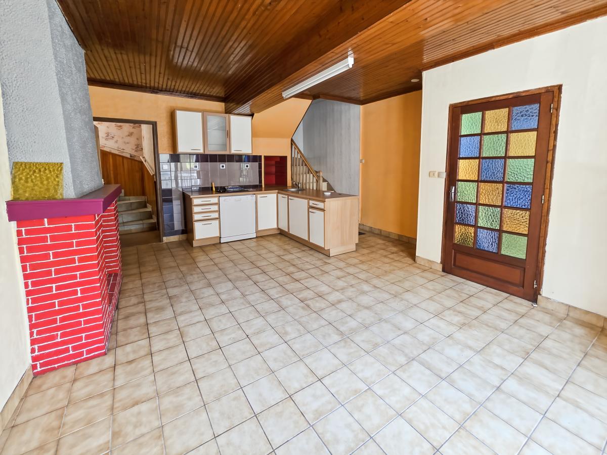 A VENDRE - MAISON DE VILLE - 3 CHAMBRES - ERNEE