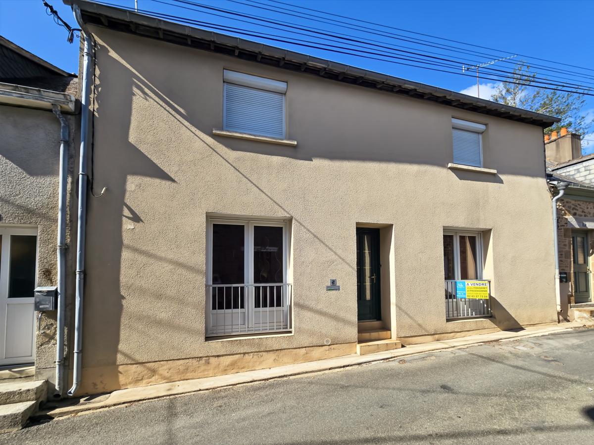 A VENDRE - MAISON DE VILLE - 3 CHAMBRES - ERNEE