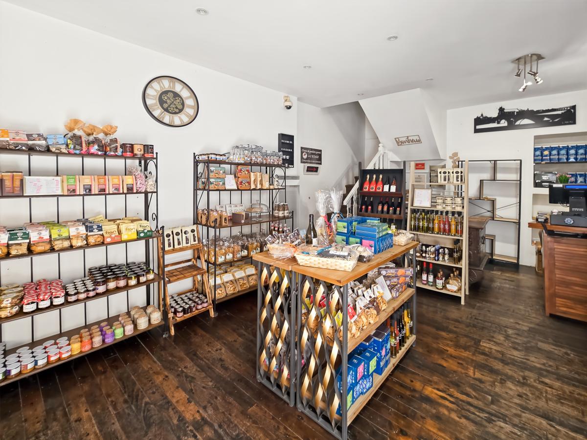 A VENDRE - MURS COMMERCIAUX - LAVAL