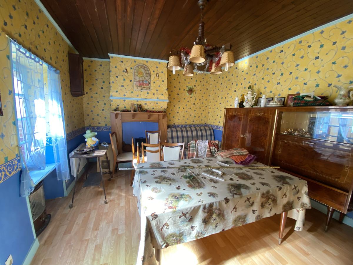 A VENDRE - MAISON A RENOVER  - ERNEE