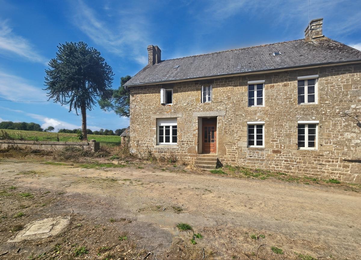 A VENDRE MAISON EN PIERRES ET DEPENDANCES - LEVARE