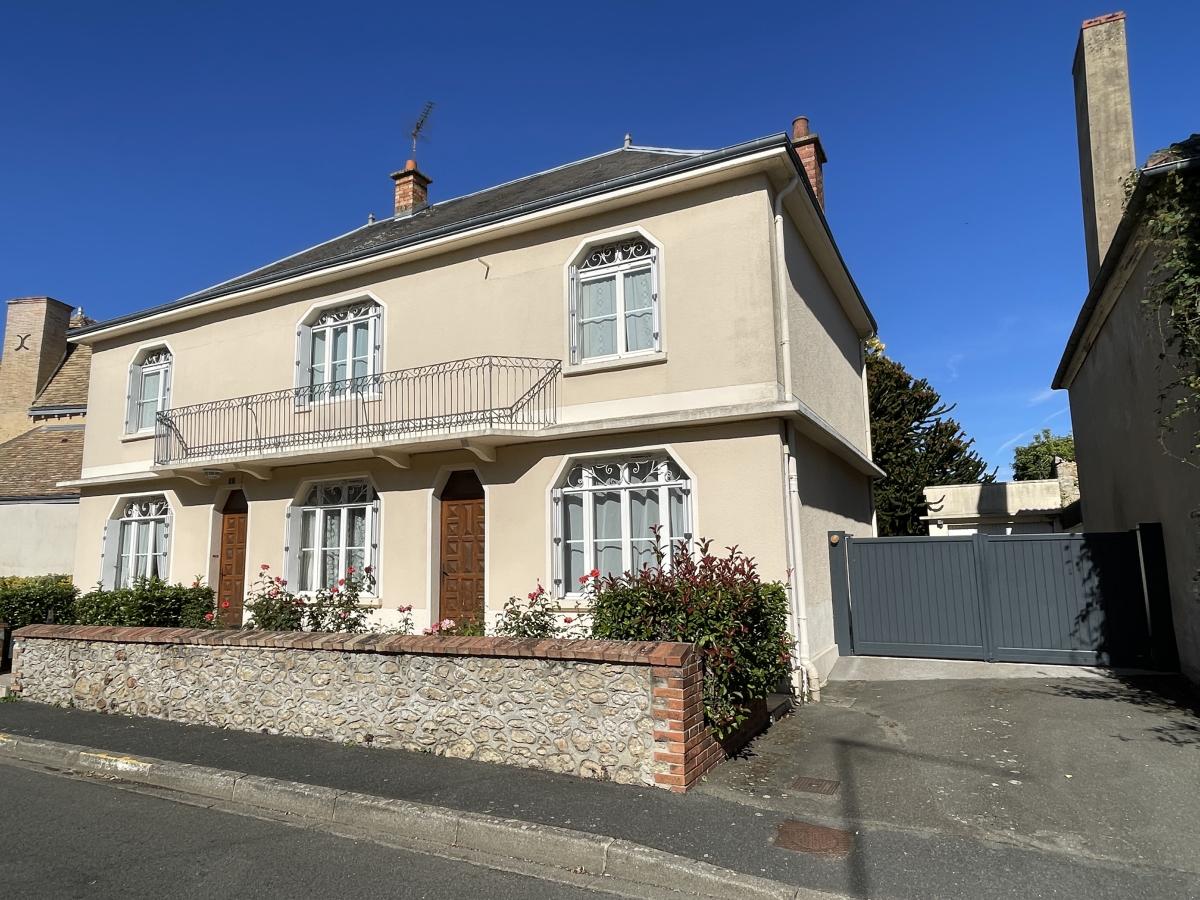 MAISON de 160m²  avec garage au coeur de MAROLLES LES BRAULTS