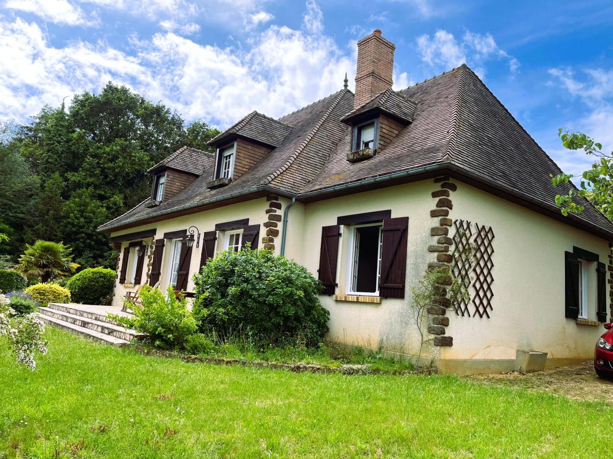 A 25 min du Mans, charmante maison traditionnelle sur 13 000 m² de terrain