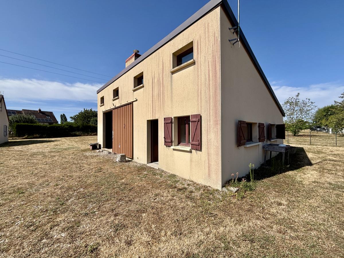 EXCLUSIVITE : Beaumont sur Sarthe, pavillon en campagne.