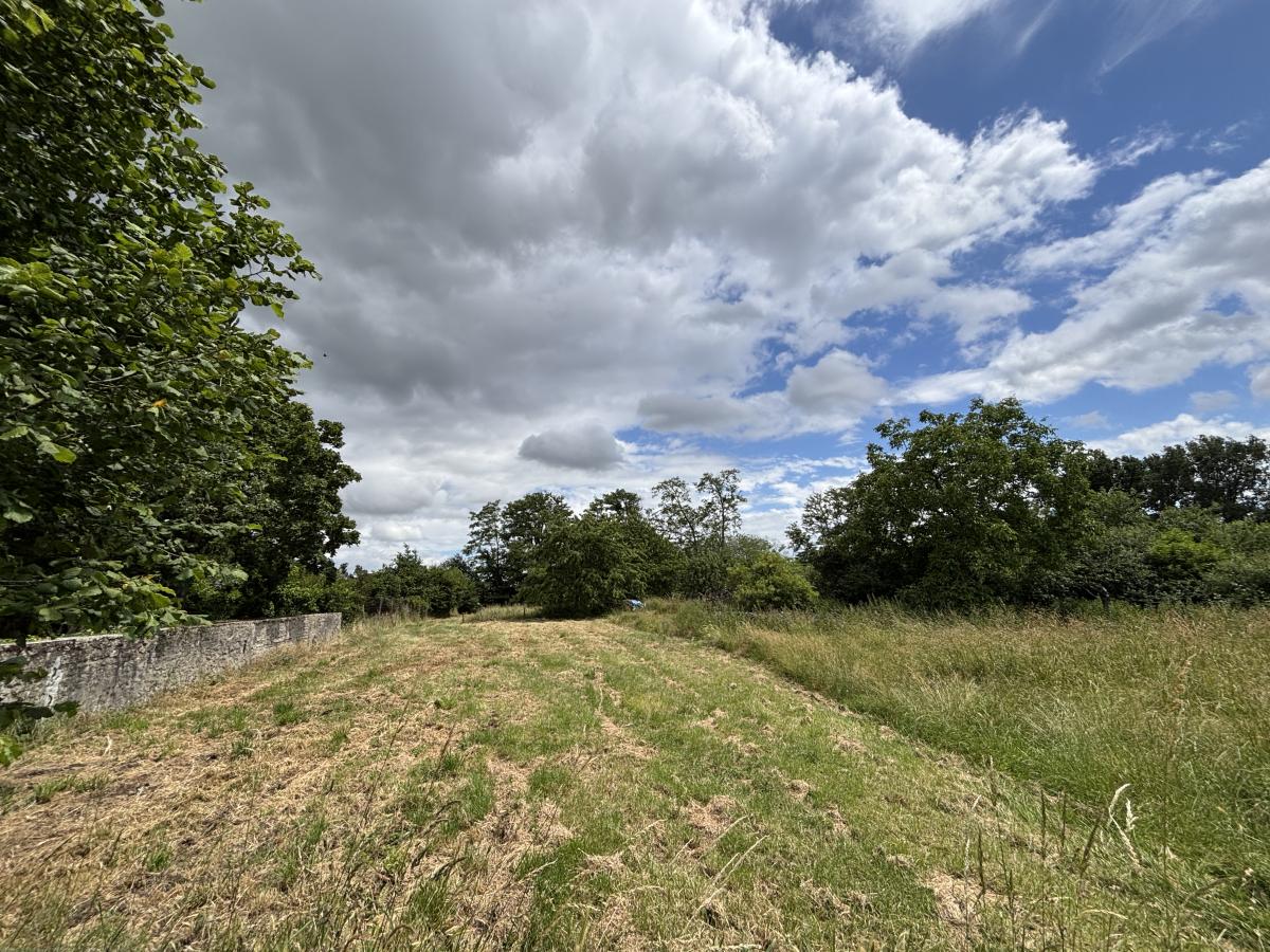 Fermette de 93 m² située sur une parcelle de 11790m²