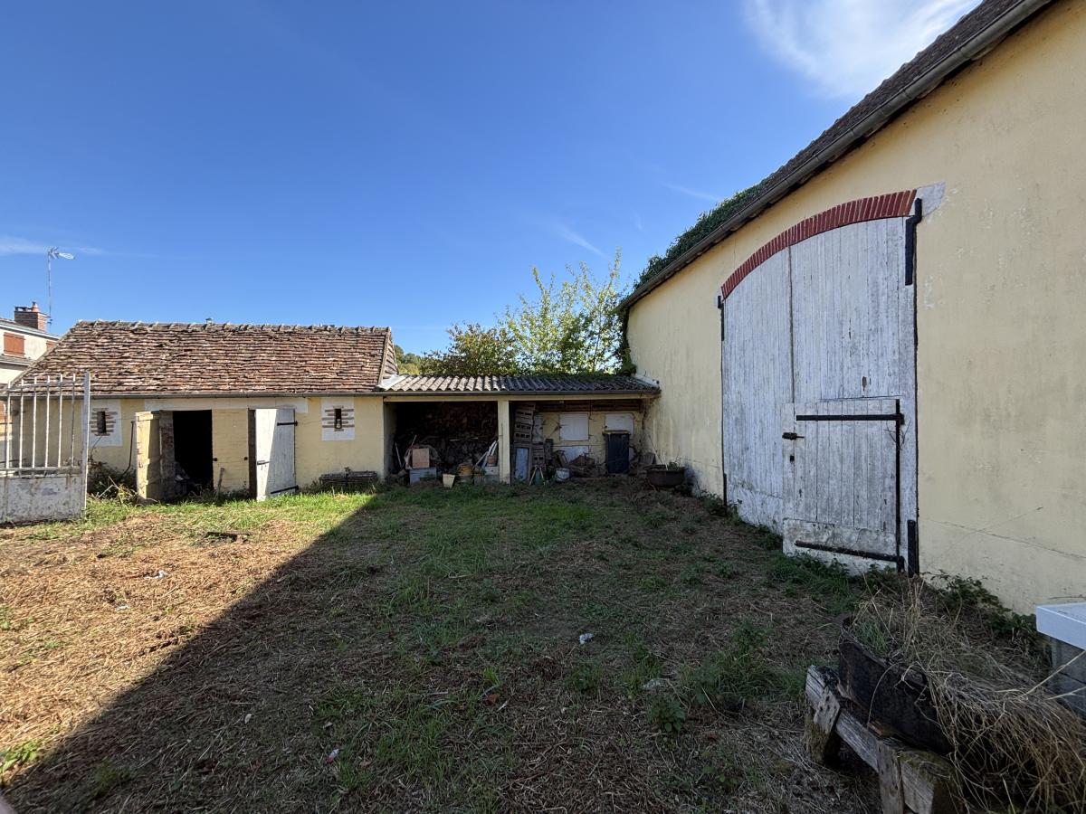 Maison d'habitation avec dépendance