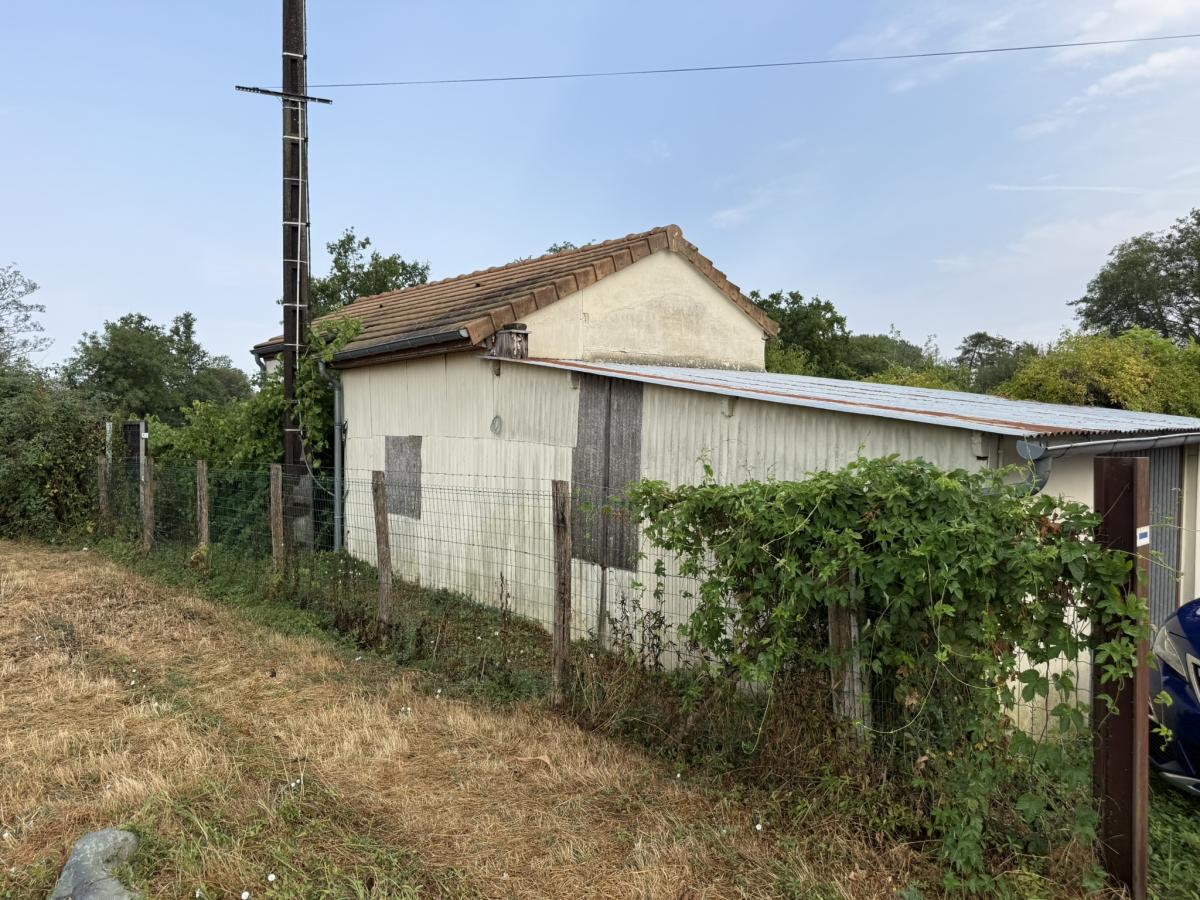 Chalet de Loisirs avec terrain d'agrément et ponton