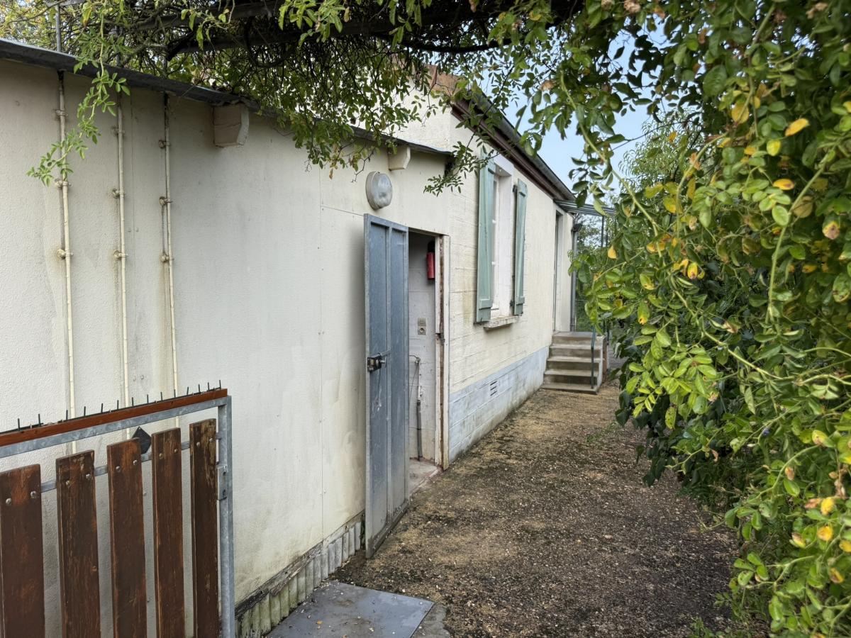 Chalet de Loisirs avec terrain d'agrément et ponton