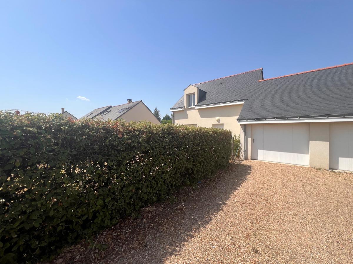 BEAUFORT EN ANJOU maison avec jardin et garage