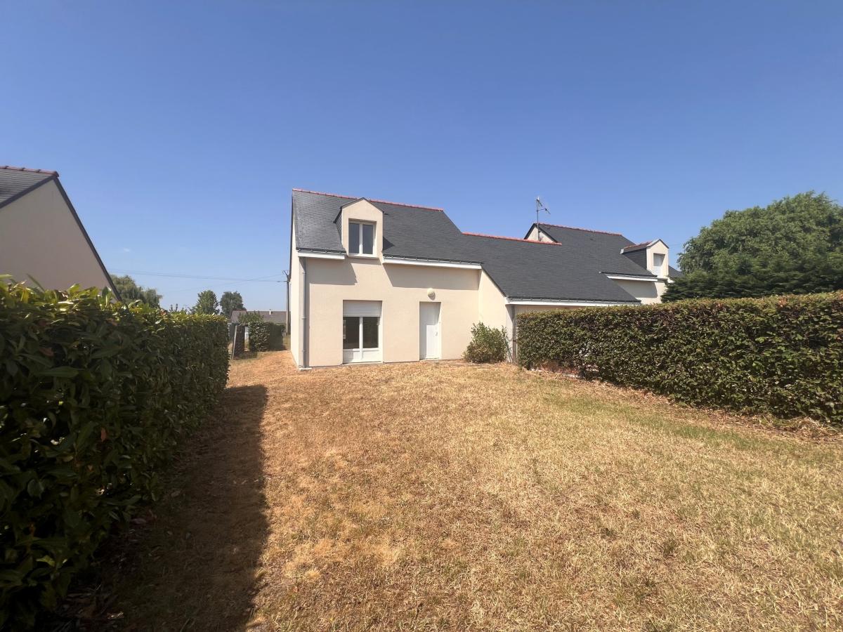 BEAUFORT EN ANJOU maison avec jardin et garage