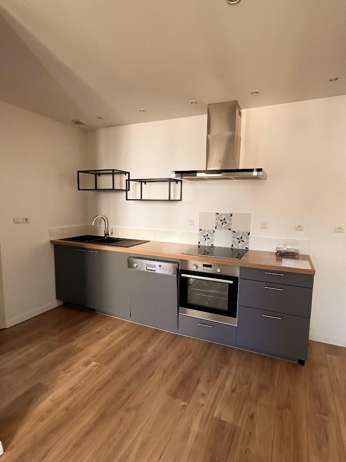 Bouchemaine,La pointe,  immeuble comprenant deux appartements rénovés