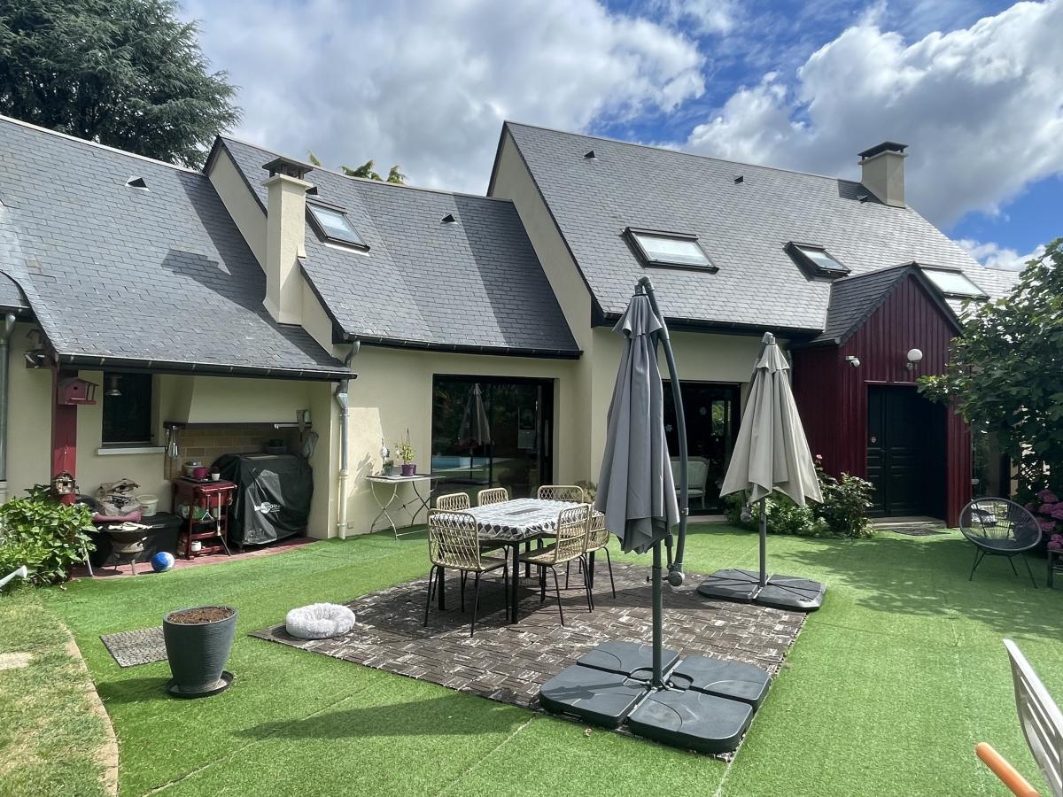 Pavillon d’architecte, 4 chambres, bureau, garage, piscine, jardin