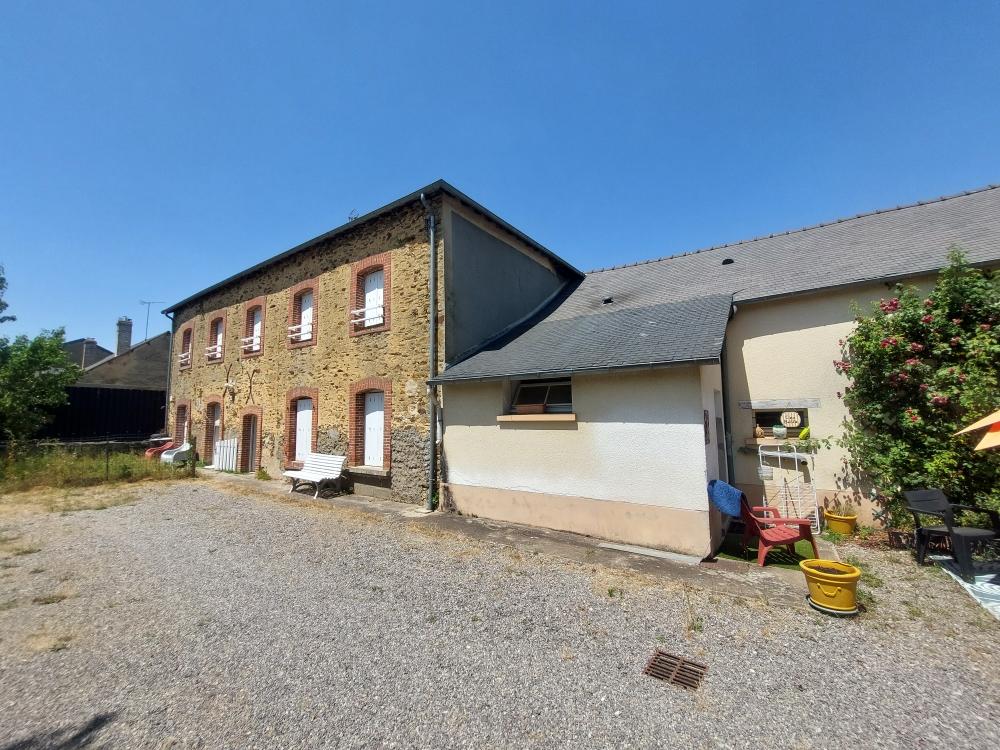 A VENDRE - IMMEUBLE LOCATIF - COSSE LE VIVIEN