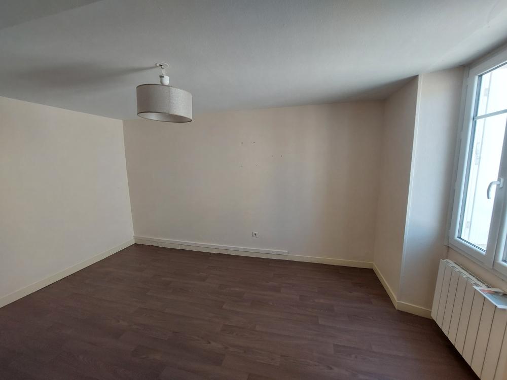 A VENDRE - IMMEUBLE LOCATIF - COSSE LE VIVIEN